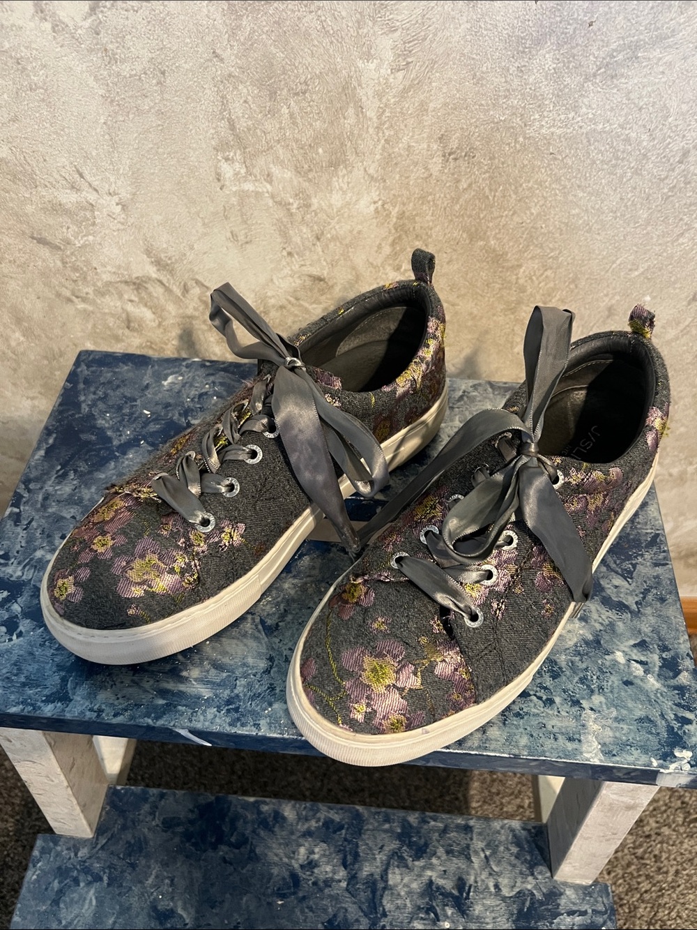 Women’s Floral gray Lace-Up Sneakers - Casual Everyday Shoes